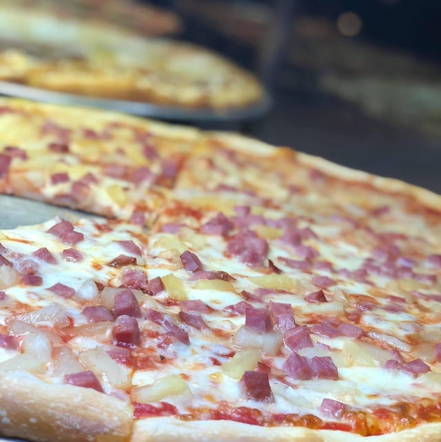 HAWAIIAN JUMBO SLICE.